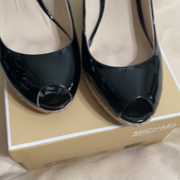 Michael Kors Black Patent  slingback wedges - Picture 2 of 11